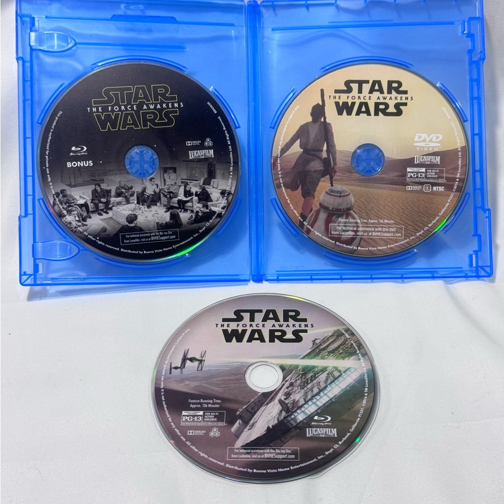 DISNEYโ STAR WARS : THE FORCE AWAKENS. 3 DISC SET. BLU-RAY + DVD + DIGITAL HD